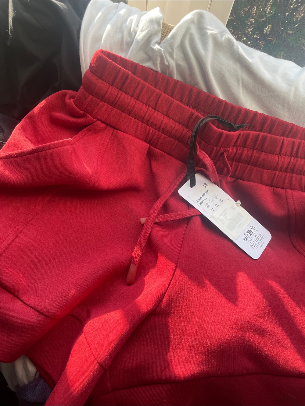 Varley double soft atrium high-rise short 4.5” small new with tags - Picture 7 of 8